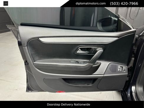 Used 2013 Volkswagen CC Sport image 23