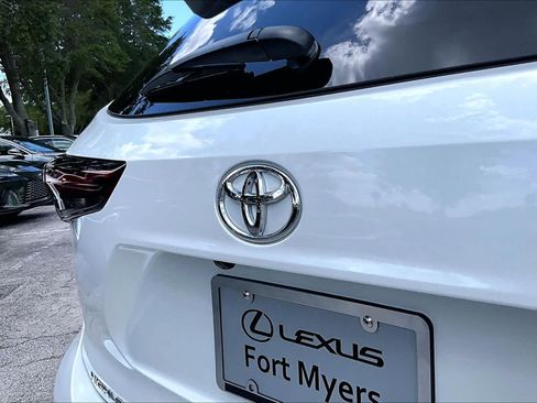 Used 2025 Toyota Highlander Limited AWD/4WD image 31
