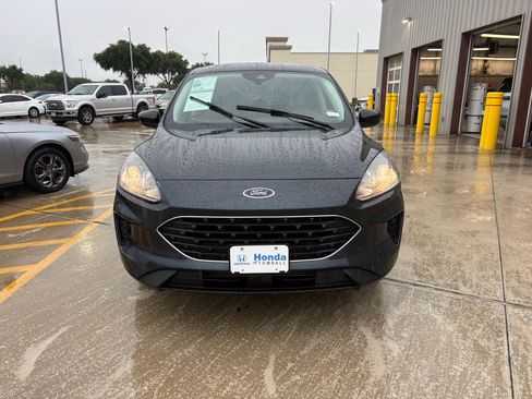 Used 2022 Ford Escape SE w/ SE Sport Appearance Package FWD image 3