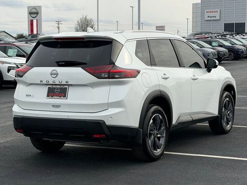 Used 2026 Nissan Rogue SV w/ SV Premium Package image 5