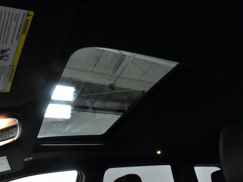 Used 2019 Jeep Grand Cherokee Altitude image 20