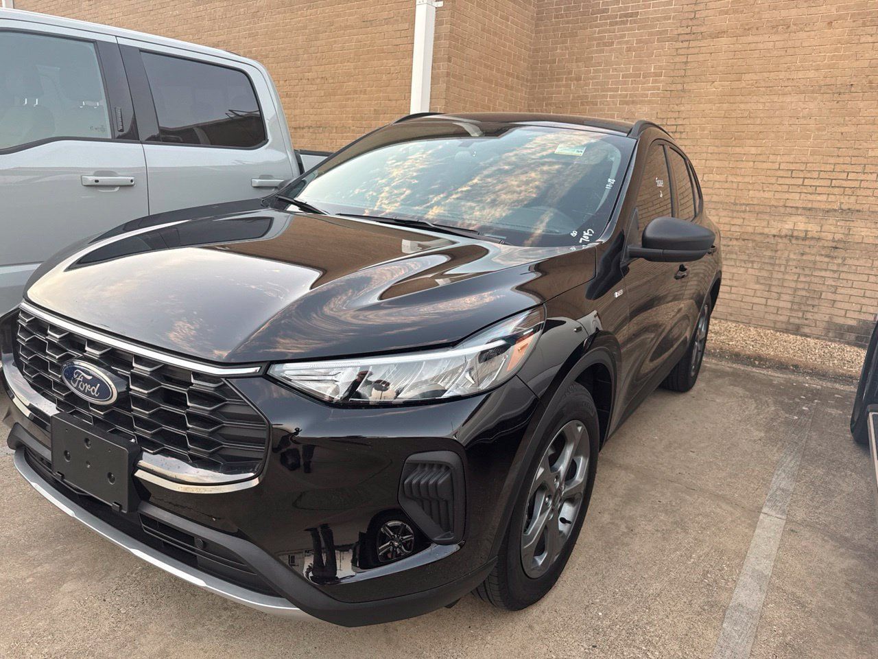 Used 2026 Ford Escape ST-Line w/ Tech Pack #1 FWD image 1