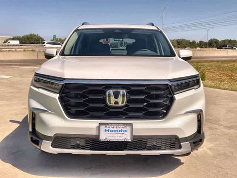 Certified 2024 Honda Pilot Touring image 7