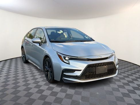 Used 2024 Toyota Corolla SE w/ SE Premium Package FWD image 4