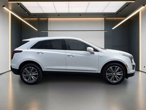 Used 2021 Cadillac XT5 Premium Luxury w/ Platinum Package FWD image 7