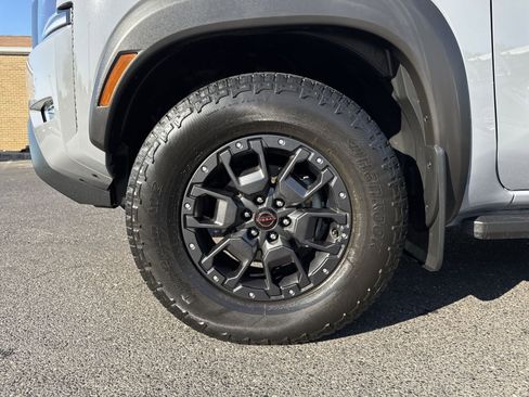 Used 2022 Nissan Frontier PRO-4X w/ Pro-4X Premium Package AWD/4WD image 12