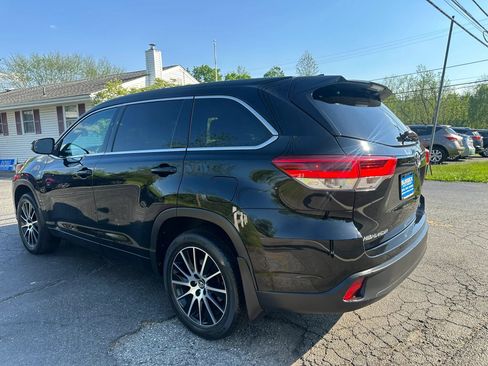 Used 2017 Toyota Highlander SE AWD/4WD image 6