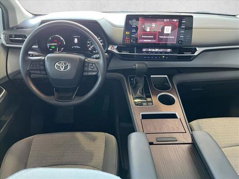 Used 2024 Toyota Sienna LE AWD/4WD image 12