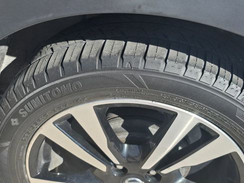 Used 2018 Nissan Kicks SV FWD image 29