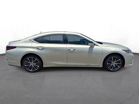 Used 2022 Lexus ES 350 w/ Premium Package FWD image 2