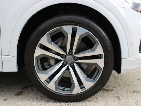 Used 2019 Audi Q8 Premium Plus w/ Premium Plus AWD/4WD image 40