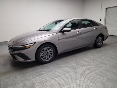Used 2024 Hyundai Elantra SEL FWD image 2