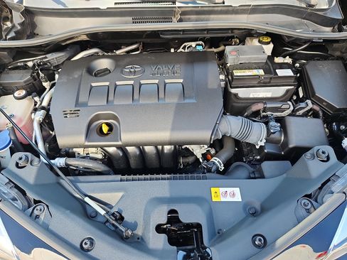 Used 2021 Toyota C-HR LE FWD image 30