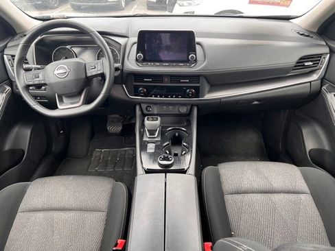 Used 2025 Nissan Rogue SV AWD/4WD image 9