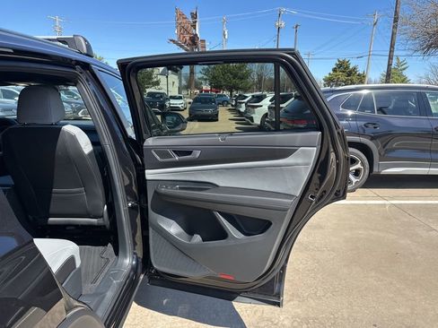 New 2026 Volkswagen Atlas Cross Sport SEL AWD/4WD image 19