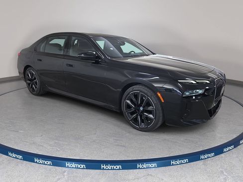 Certified 2024 BMW 760i xDrive w/ Luxury Rear Seating Package AWD/4WD image 4