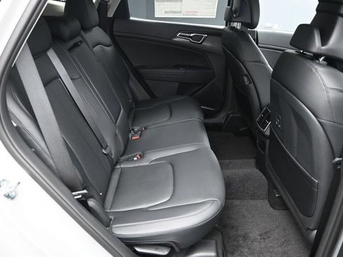 New 2026 Kia Sportage EX w/ EX Panorama Roof Package FWD image 36