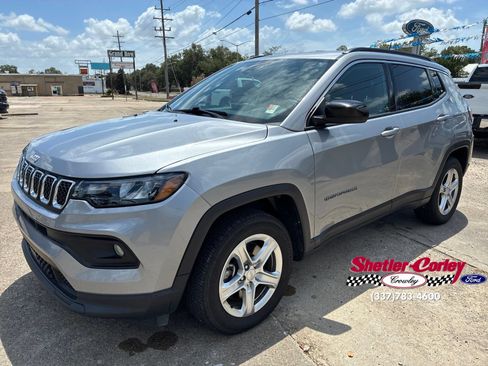 Used 2024 Jeep Compass Latitude AWD/4WD image 4