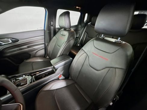 Used 2025 Jeep Compass Trailhawk w/ Trailhawk Elite Group image 25