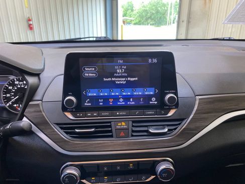 Used 2025 Nissan Altima 2.5 SV FWD image 35