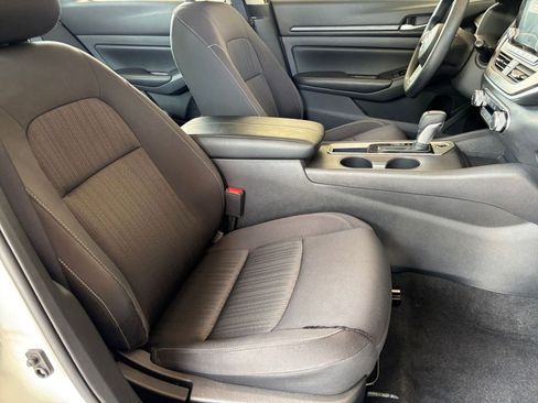 Used 2025 Nissan Altima 2.5 SV FWD image 35