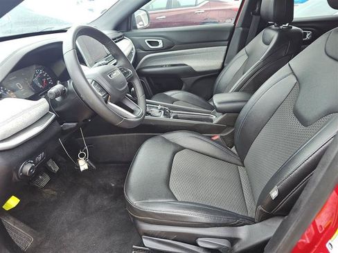 Used 2025 Jeep Compass Latitude AWD/4WD image 9