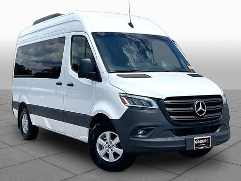 Used 2024 Mercedes-Benz Sprinter 2500 image 3
