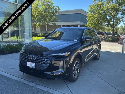 Used 2025 Audi Q5 Premium w/ Convenience Package image 1