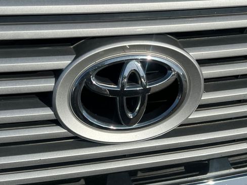 Used 2015 Toyota Tundra Limited w/ Limited Premium Package AWD/4WD image 13