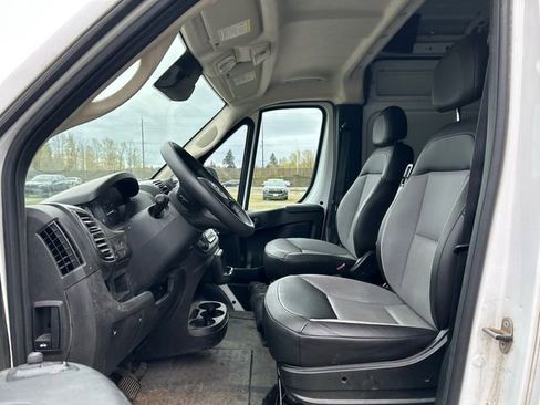 Used 2024 RAM ProMaster 2500 w/ Convenience Group FWD image 9