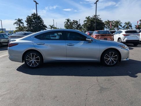Used 2025 Lexus ES 300h w/ Premium Package image 4