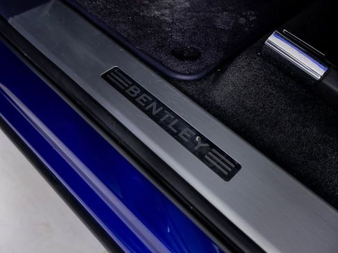 Used 2019 Bentley Bentayga image 28