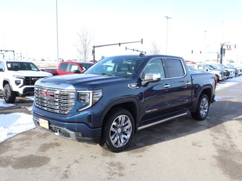 Used 2022 GMC Sierra 1500 Denali w/ Denali Reserve Package image 3