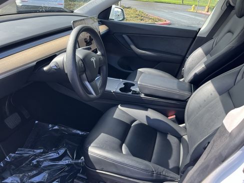 Used 2022 Tesla Model Y Long Range AWD/4WD image 9