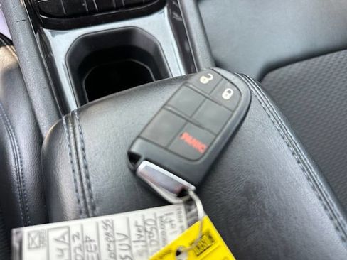 Used 2022 Jeep Compass Latitude AWD/4WD image 29