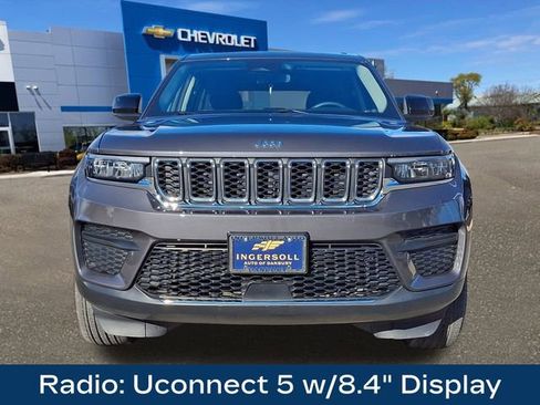 Used 2023 Jeep Grand Cherokee Laredo image 3