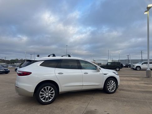 Used 2020 Buick Enclave Premium w/ Sun and Sites Package image 23