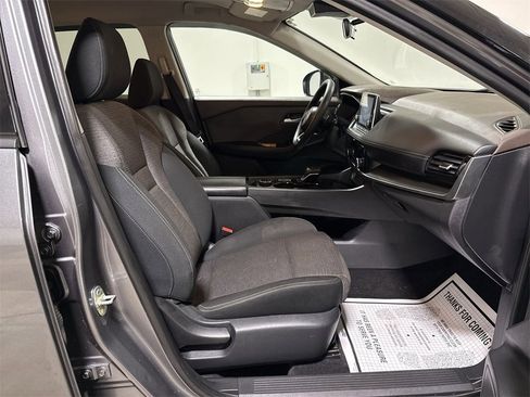 Used 2021 Nissan Rogue SV image 21