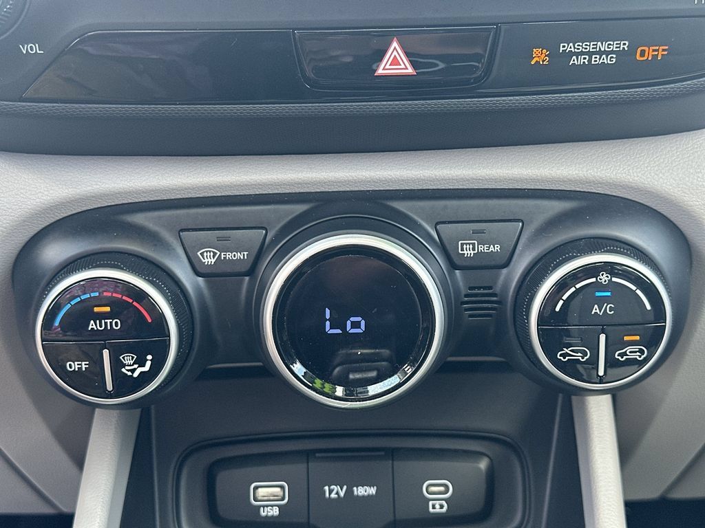 Used 2025 Hyundai Venue SEL FWD image 29