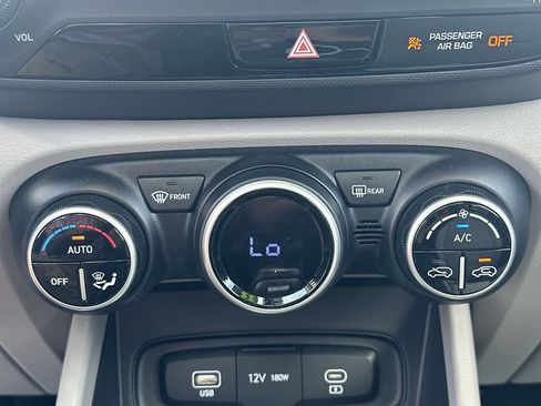 Used 2025 Hyundai Venue SEL FWD image 29