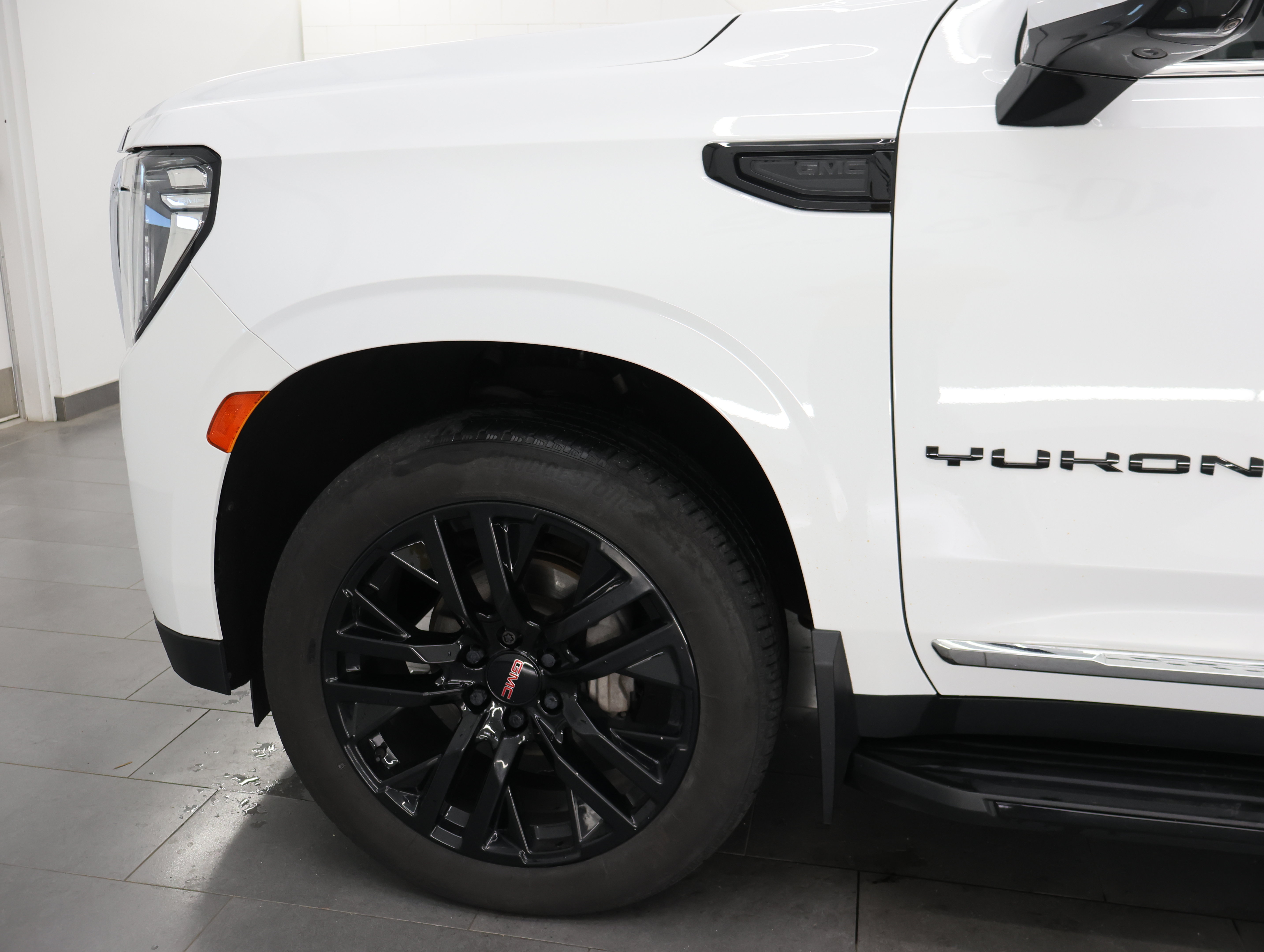 Used 2023 GMC Yukon SLT AWD/4WD image 42