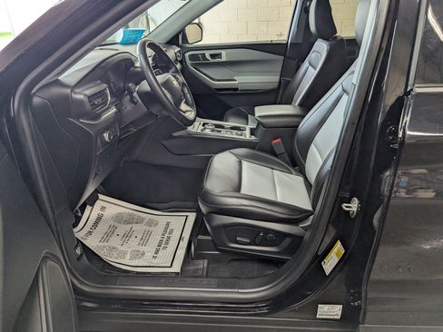 Used 2022 Ford Explorer XLT w/ Equipment Group 202A AWD/4WD image 11