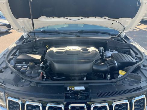 Used 2018 Jeep Grand Cherokee Limited w/ Luxury Group II AWD/4WD image 31