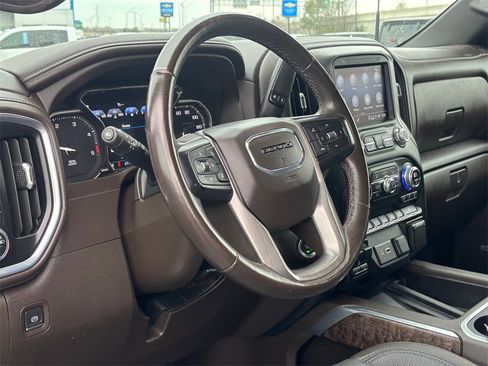 Certified 2022 GMC Sierra 3500 Denali image 9