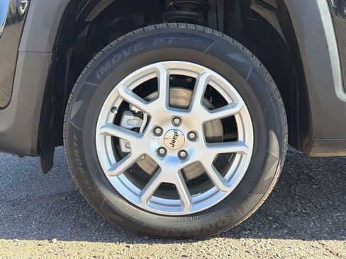 Used 2023 Jeep Renegade Latitude image 10