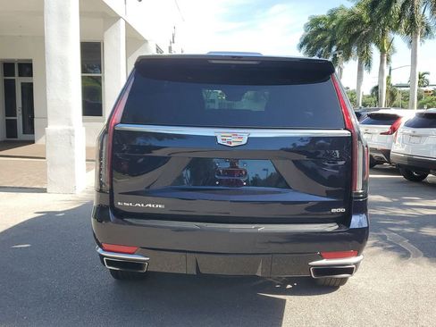 Used 2022 Cadillac Escalade Premium Luxury AWD/4WD image 4