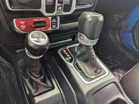 Used 2021 Jeep Wrangler Unlimited Rubicon w/ Cold Weather Group AWD/4WD image 12