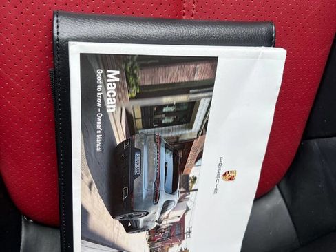 Used 2021 Porsche Macan AWD/4WD image 21