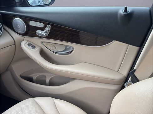 Used 2018 Mercedes-Benz GLC 300 4MATIC image 25