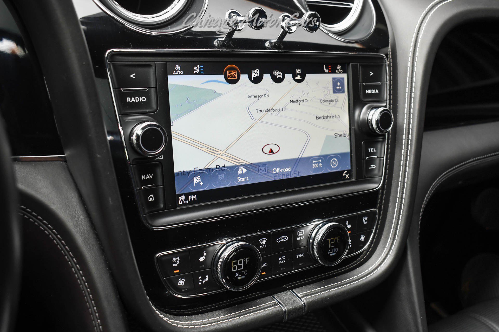 Used 2017 Bentley Bentayga AWD/4WD image 16